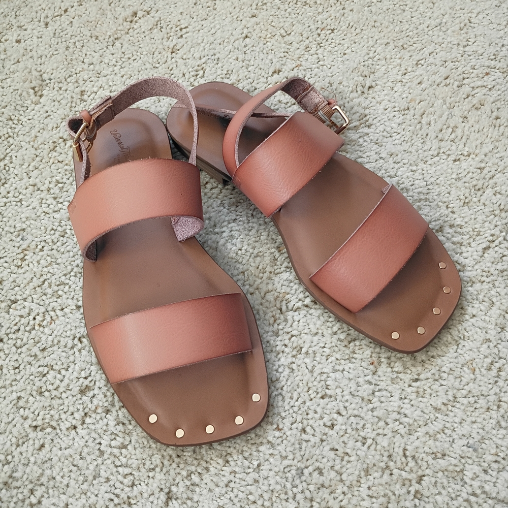 Universal Thread Tan Sandals Size 7.5